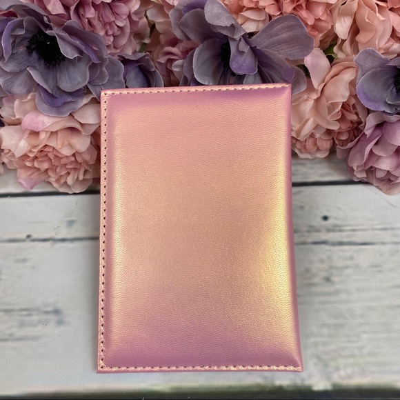 Harry Potter 9 and 3/4 Platform Pink Passport Cover - Picture 4 of 8